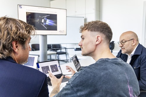 Rare privilege: PhD student Patrick Bauer (centre) will have a workplace at ESA in Darmstadt and cooperate intensively with his team colleagues there.